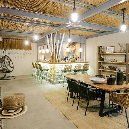 White And Grey Apartment Mykonos Town Exterior photo