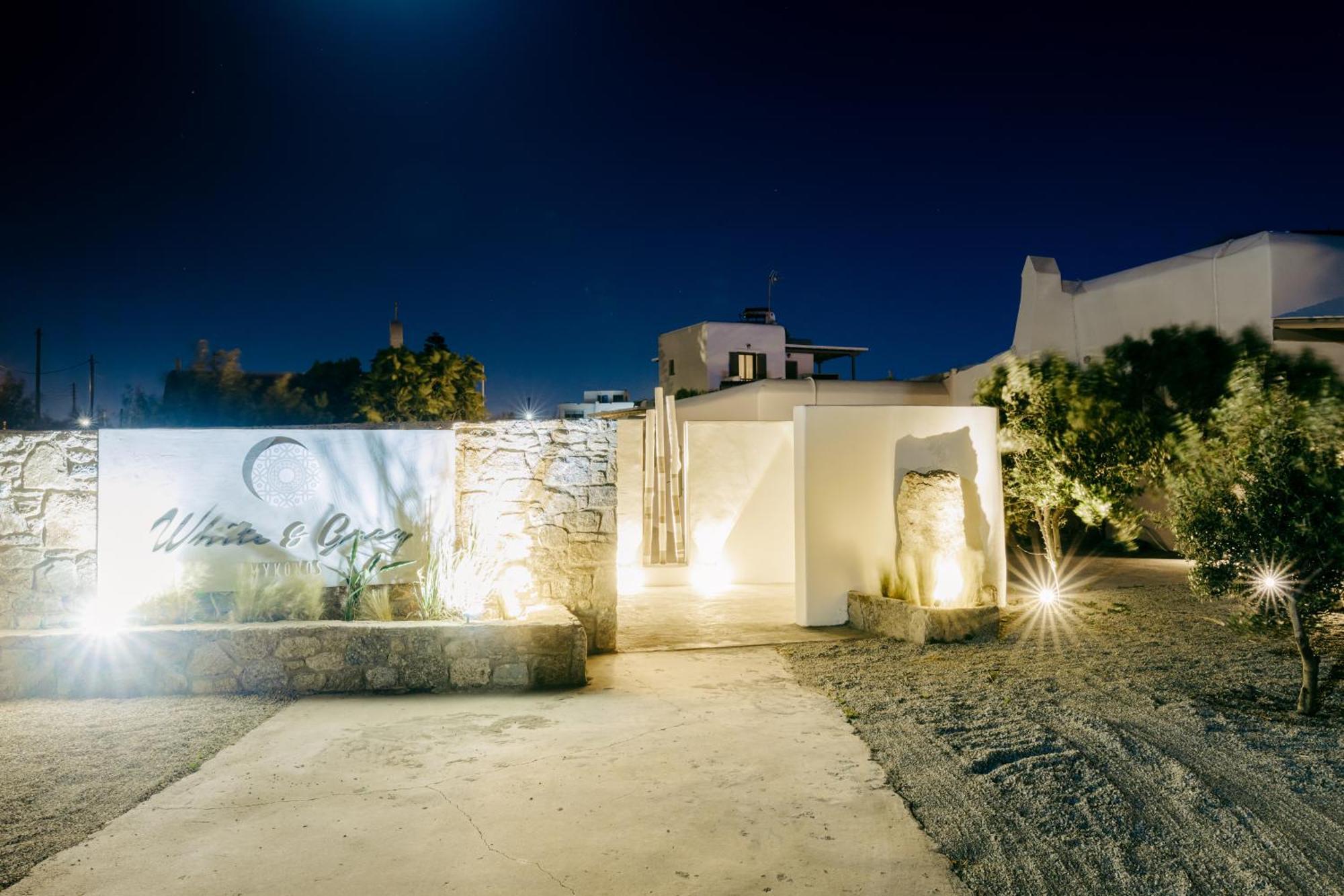 White And Grey Apartment Mykonos Town Exterior photo