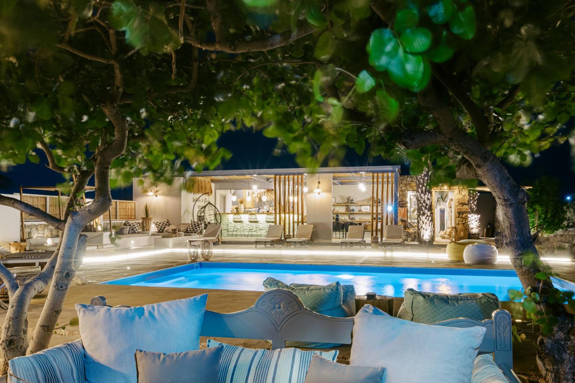 White And Grey Apartment Mykonos Town Exterior photo