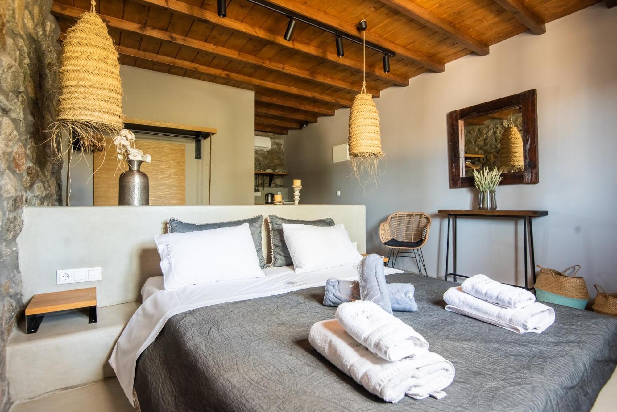 White And Grey Apartment Mykonos Town Room photo